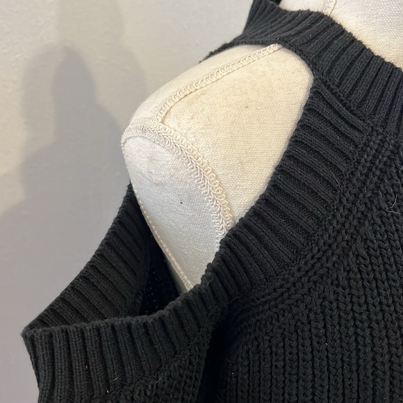 LIKE NEW OFF THE SHOULDER BLACK SWEATER - SIZE SMALL - Picture 7 of 8